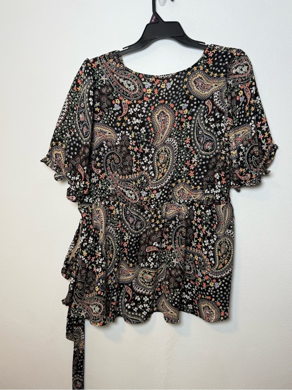 torrid Black Paisley Floral Short Sleeve Blouse - Picture 5 of 7